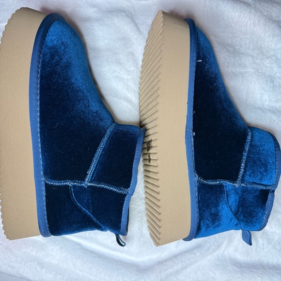 The Corky's Room Service Platform Slip On - Blue Velvet ***NO BOX*** - Picture 4 of 6